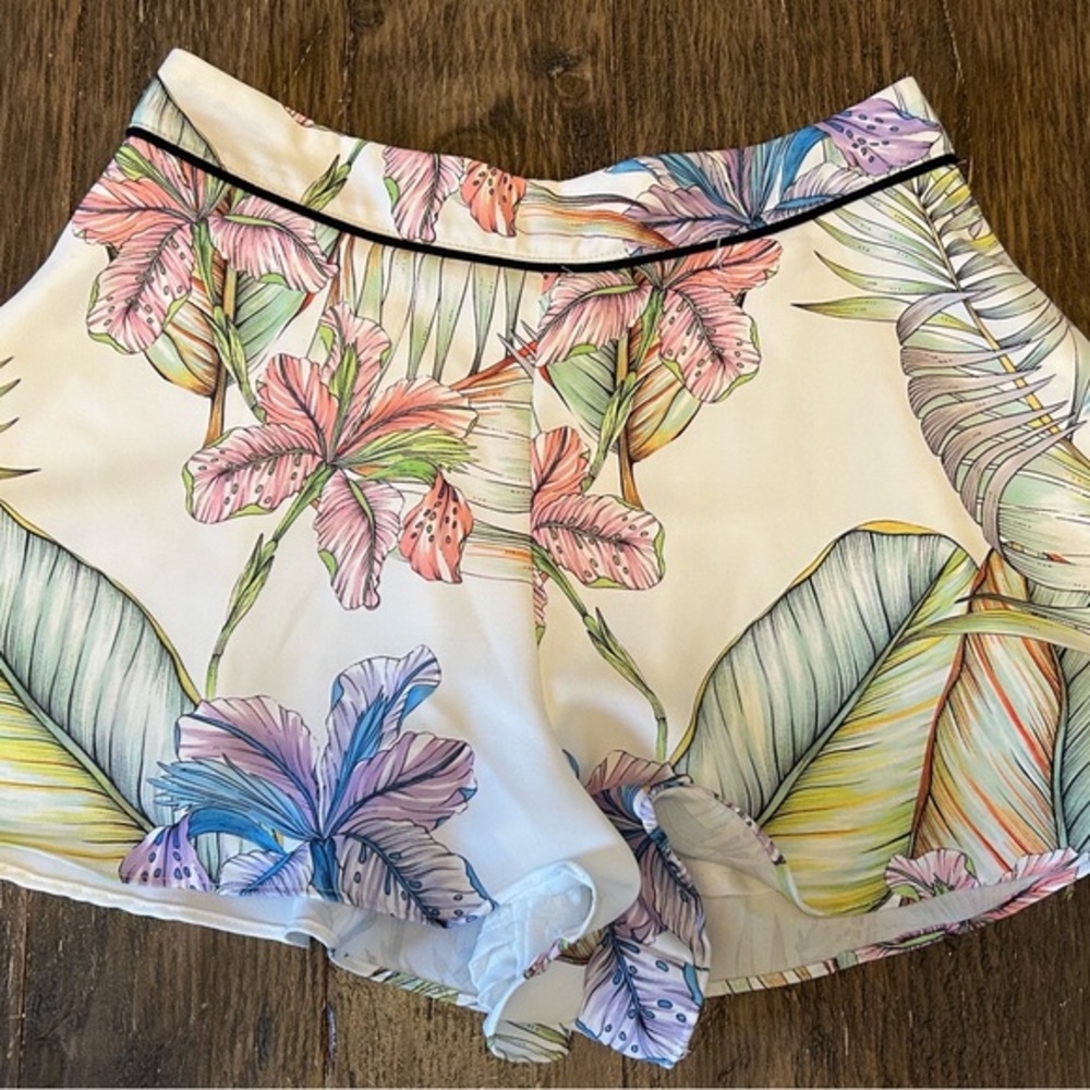 Summer Shorts Size Small Colorful Floral Print Silky Like Feminine in Very GUC
